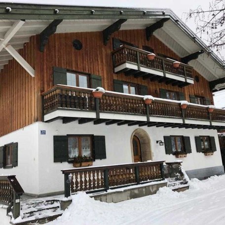 Hausansicht mit Schnee im Winter, &copy; im-web.de/ Tourist-Information Bad Wiessee