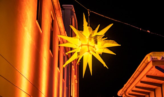 MiesbachLeuchtet_2021_3.Advent&copy;StadtMiesbach-2