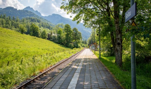 Bahnhof Geitau mit Blick auf den Wendelstein, © Alpenregion Tegernsee Schliersee