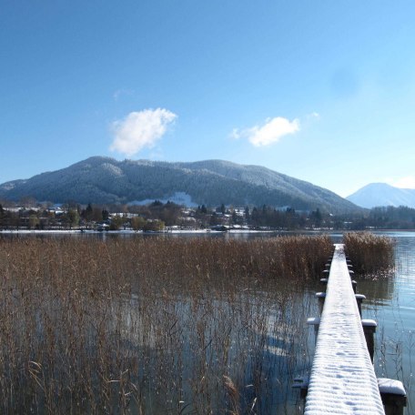 Blick vom Strandbad &uuml;ber den See auf Neureuth und Hirschberg, &copy; im-web.de/ Tourist-Information Gmund am Tegernsee