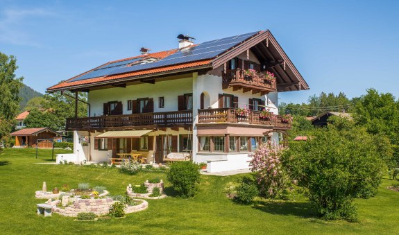 Seehof Au&szlig;enansicht, &copy; im-web.de/ Tourist-Information Bad Wiessee