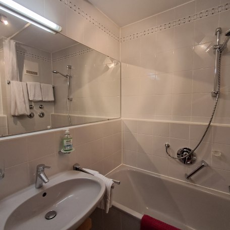 Badezimmer mit Badewanne, &copy; im-web.de/ Regionalentwicklung Oberland Kommunalunternehmen