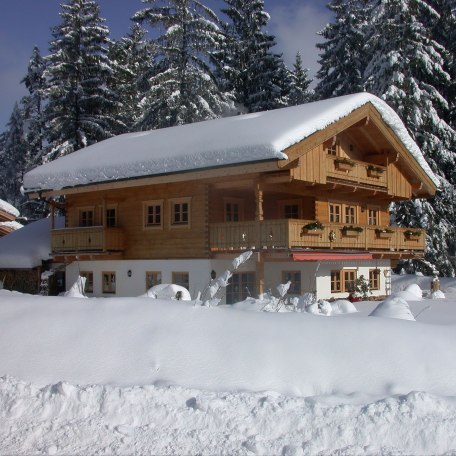 Wintermärchen pur. Wenn sich eine dicke Schneedecke über unser Haus legt, beginnt die gemütlichste Zeit des Jahres. Genießen Sie gemütliche Abende und die Ruhe der verschneiten Alpen direkt vor Ihrer Haustür., © im-web.de/ Gäste-Information Schliersee in der vitalwelt schliersee Wintermärchen pur. Wenn sich eine dicke Schneedecke über unser Haus legt, beginnt die gemütlichste Zeit des Jahres. Genießen Sie gemütliche Abende und die Ruhe der verschneiten Alpen direkt vor Ihrer Haustür., © im-web.de/ Gäste-Information Schliersee in der vitalwelt schliersee
