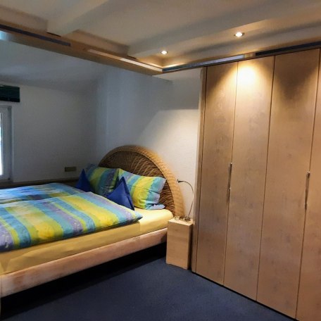 Schlafzimmer mit Doppelbett, © im-web.de/ Gäste-Information Schliersee in der vitalwelt schliersee