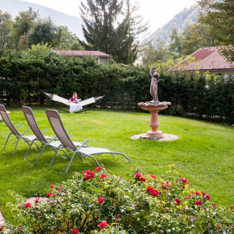 unser Garten mit Brunnen, © im-web.de/ Tourist-Information Bayrischzell