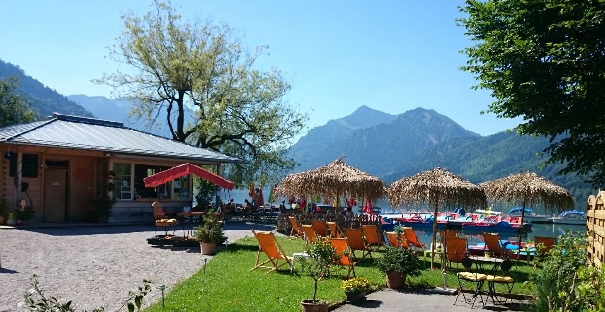 Kiosk mit Seeterrasse