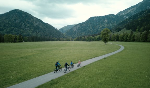 Familie mit Bergblick, © Alpenregion Tegernsee Schliersee