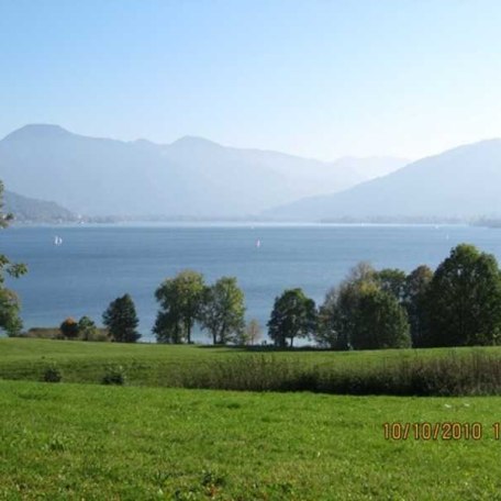 Blick von FeWo-Nähe auf Tegernsee mit Wallberg im Hintergrund, © im-web.de/ Tourist-Information Gmund am Tegernsee