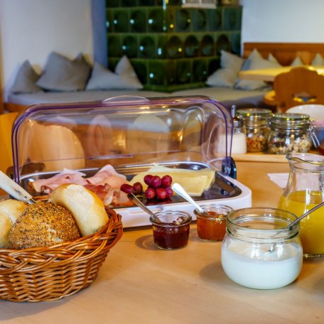 Mit regionalen Produkten und eigener Marmelade l&auml;sst sich der Tag beginnen., &copy; im-web.de/ Tourist-Information Gmund am Tegernsee