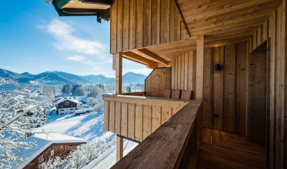 Balkon Wohnzimmer mit Traum-Seeblick, &copy; im-web.de/ Tourist-Information Bad Wiessee