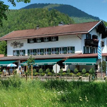 Gasthof Batznhäusl in Kreuth am Tegernsee  - die sonnige Terrasse ist ganzjährig geöffnet, © GERLIND SCHIELE PHOTOGRAPHY TEGERNSEE