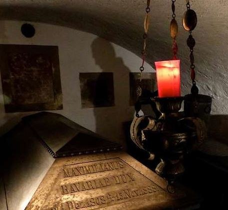 Gruft_Sarkophag, © @Tourist-Information Tegernsee Gruft_Sarkophag, © @Tourist-Information Tegernsee