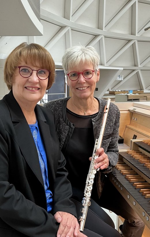 Seite 33 unten Eigler Elisabeth (links) und Daebel Gisela (rechts)