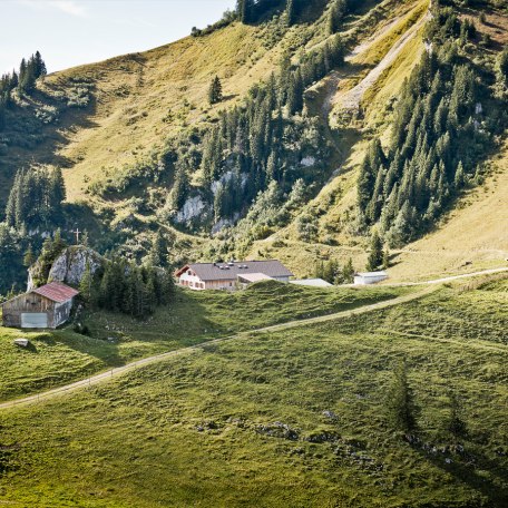 berghotel-altes-wallberghaus-sommer berghotel-altes-wallberghaus-sommer