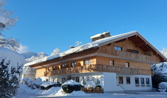 Hausansicht, © im-web.de/ Tourist-Information Rottach-Egern Hausansicht, © im-web.de/ Tourist-Information Rottach-Egern