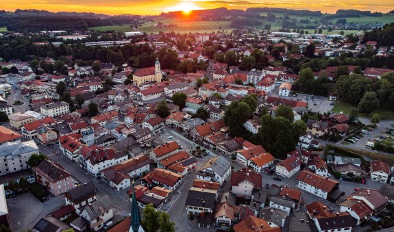 Drohnenfoto_Sonnenaufgang_MiesbacherInnenststadt_2020_©StadtMiesbach Drohnenfoto_Sonnenaufgang_MiesbacherInnenststadt_2020_©StadtMiesbach