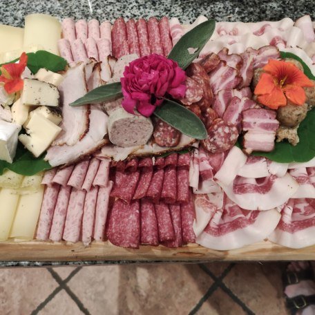 regionale Brotzeiten mit vielen hausgemachten Schmankerln., © Prem