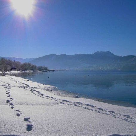 Spuren im Schnee am See, © im-web.de/ Tourist-Information Gmund am Tegernsee
