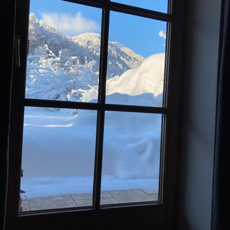 Blick durchs Fenster der Ferienwohnung Christine, &copy; Stadler Christine