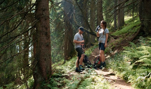 Wanderer auf dem Weg zum Gipfel, &copy; Alpenregion Tegernsee-Schliersee