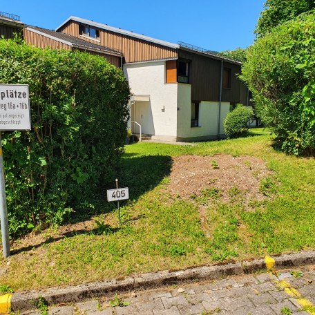 Parken vor dem Haus - Nordseite, &copy; im-web.de/ G&auml;ste-Information Schliersee in der vitalwelt schliersee
