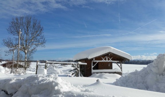 verschneites Gartenhaus, © im-web.de/ Gemeinde Waakirchen-Schaftlach