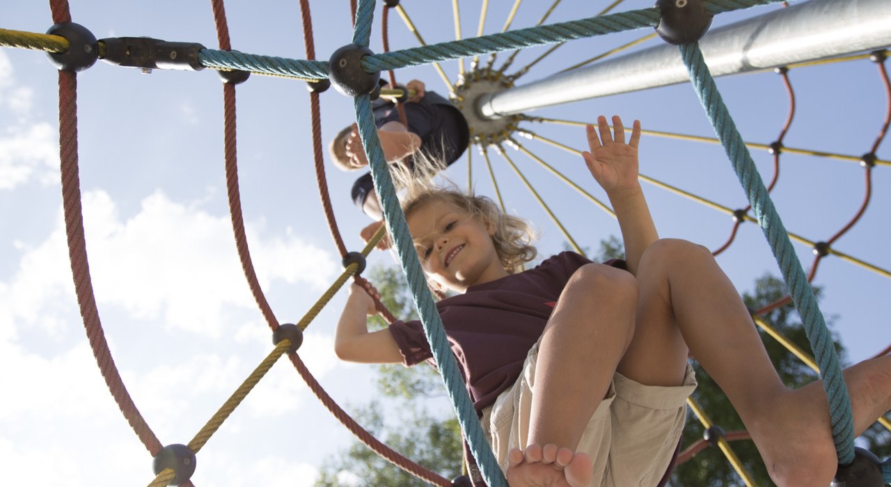 Kinder auf einem Spielplatz am Tegernsee, &copy; Hansi Heckmair