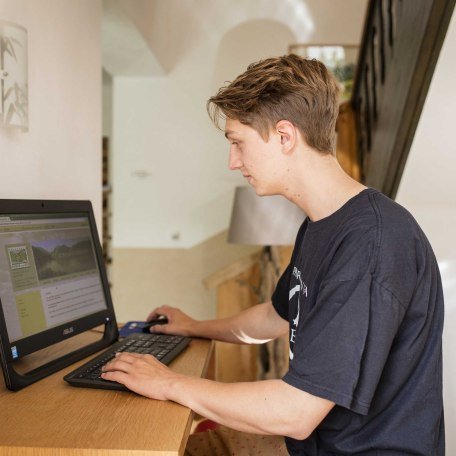 Computerterminal für unsere Gäste, © im-web.de/ Gäste-Information Schliersee in der vitalwelt schliersee