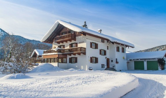 Seehof Au&szlig;enansicht im Winter, &copy; Max Karmann