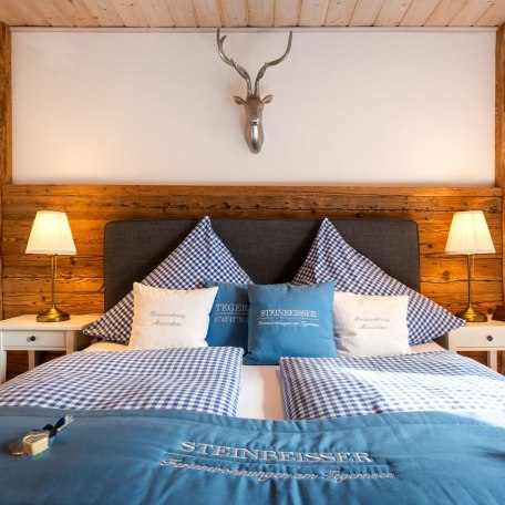 Schlafzimmer 1 mit Betthupferl, &copy; im-web.de/ Tourist-Information Bad Wiessee