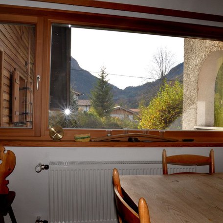 Küche im ersten Stock mit schönem Ausblick und davorliegenden nach Süden ausgerichteten Balkon., © im-web.de/ Gäste-Information Schliersee in der vitalwelt schliersee