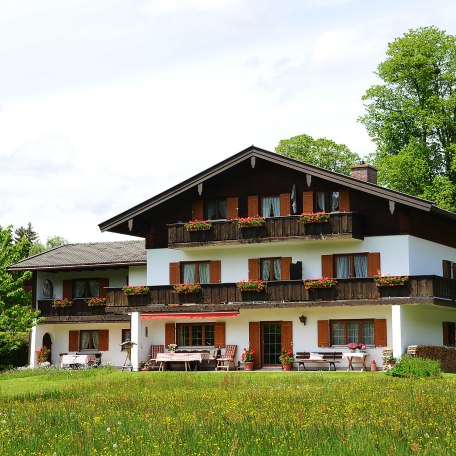 Blick auf die Südseite des Hauses, © im-web.de/ Tourist-Information Rottach-Egern