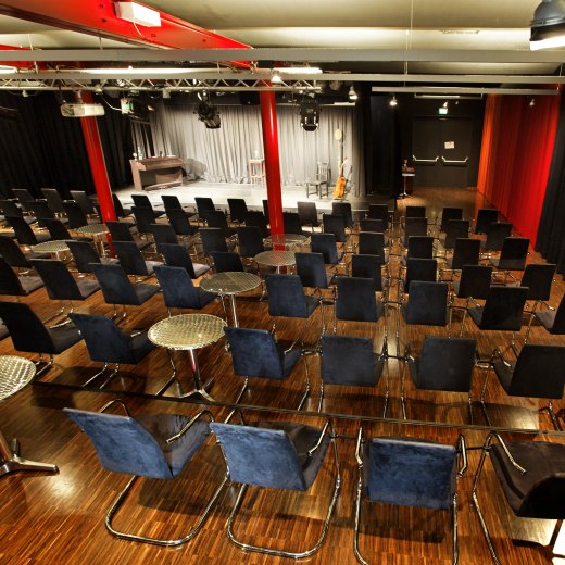 01 FoolsTheater