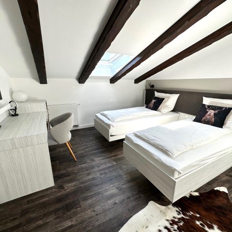 Suite: Kingsize oder Twin-Bed (wie abgebildet) im 2. SZ, © AlpenOase Schliersee