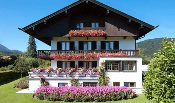 Blick auf unser Haus, © Gästehaus Gartenheim am Tegernsee