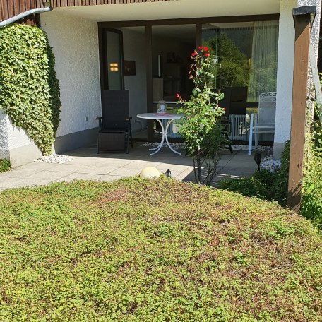 Terrasse vom Garten aus gesehen, © im-web.de/ Gäste-Information Schliersee in der vitalwelt schliersee