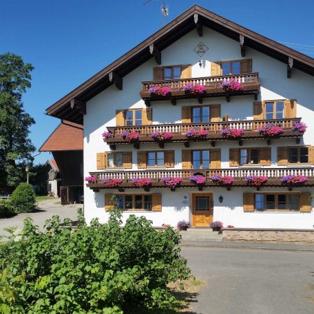 Bauernhaus mit Eingangsbereich von der Ostseite., © im-web.de/ Gemeinde Waakirchen-Schaftlach