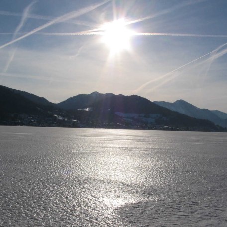 See mit Eisdecke, Blick nach SO, &copy; im-web.de/ Tourist-Information Bad Wiessee