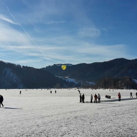 auf dem zugefrorenen Schliersee, © im-web.de/ Tourist-Information Gmund am Tegernsee