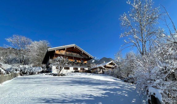 Aussenansicht Winter, © im-web.de/ Touristinformation Fischbachau Aussenansicht Winter, © im-web.de/ Touristinformation Fischbachau