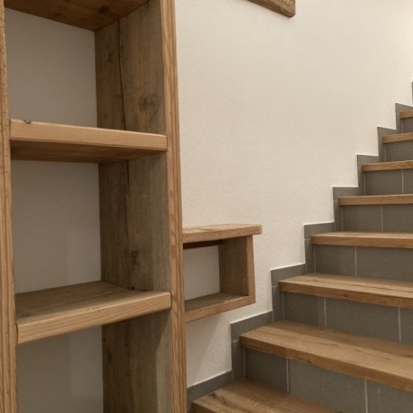 Aufgang / Treppenhaus zur Wohnung, &copy; (c)nagelspitz-nest_schliersee_Foto H.Werlberger