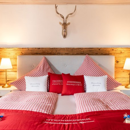 Schlafzimmer 2 mit Betthupferl, &copy; im-web.de/ Tourist-Information Bad Wiessee