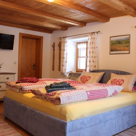 Schlafzimmer  Ferienwohnung Enzian, © im-web.de/ Tourist-Information Bayrischzell