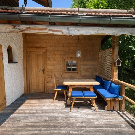 Terrasse mit Sitzm&ouml;glichkeit, &copy; im-web.de/ Kur- und Tourist-Info Bayrischzell