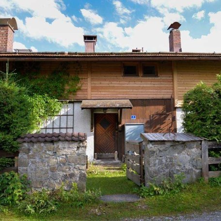 Hauseingang an der Nordseite, © im-web.de/ Gäste-Information Schliersee in der vitalwelt schliersee