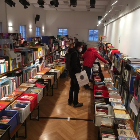 LIONS_Büchermarkt, © @LIONS-CLUB am Tegernsee LIONS_Büchermarkt, © @LIONS-CLUB am Tegernsee