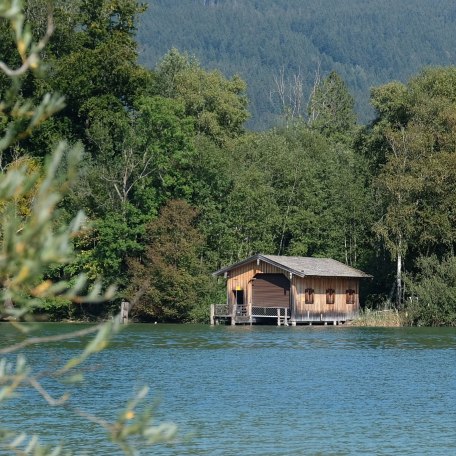 Blick vom Westufer auf die Insel Wörth mitten im Schliersee, © Ferienwohnung Auszeit am See