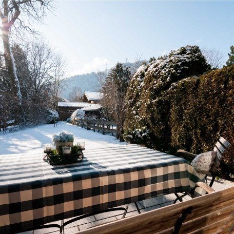 Blick von der Terrasse in den Garten, © im-web.de/ Tourist-Information Rottach-Egern