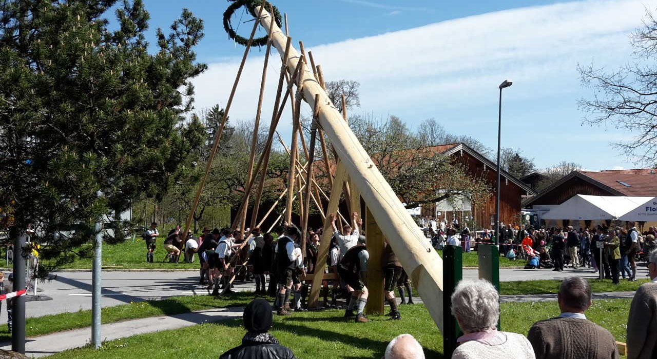 Maibaumaufstellen in Gmund, &copy; im-web.de/ Tourist-Information Gmund am Tegernsee
