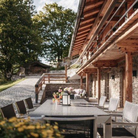 Unsere Terrasse lädt ein für alles, was euch Freude bereitet, © Richard Schabetsberger